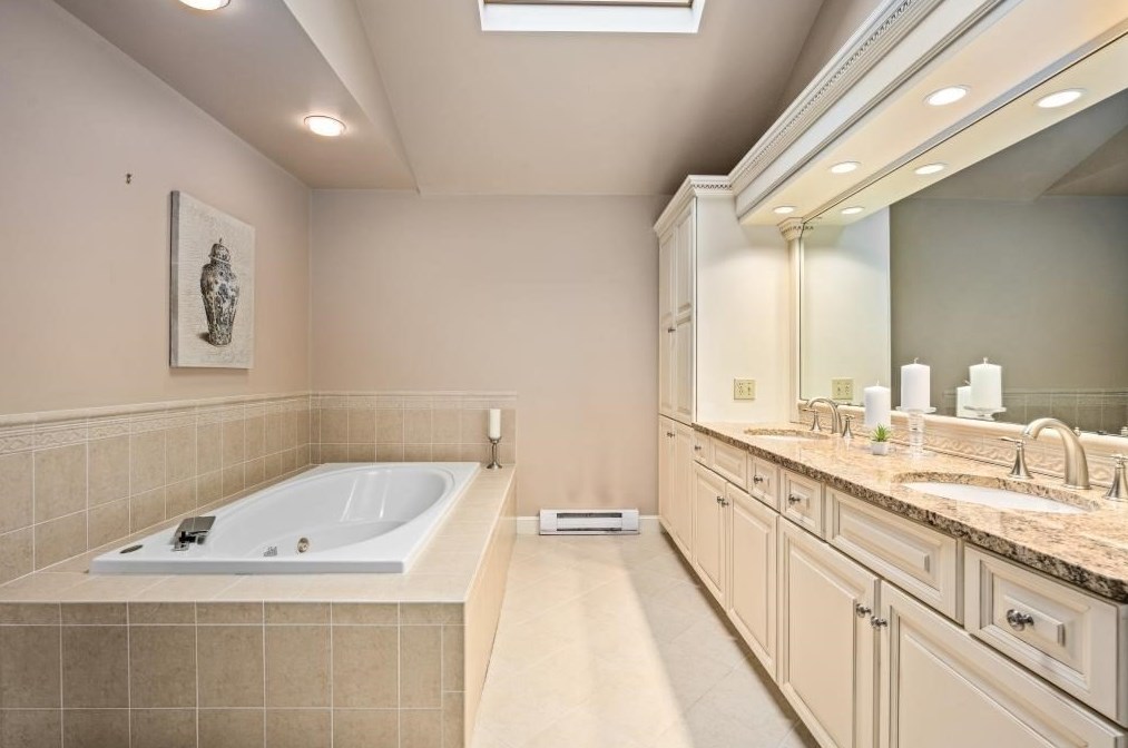 49 Flagg Rd, Southborough MA 01772-1419 exterior