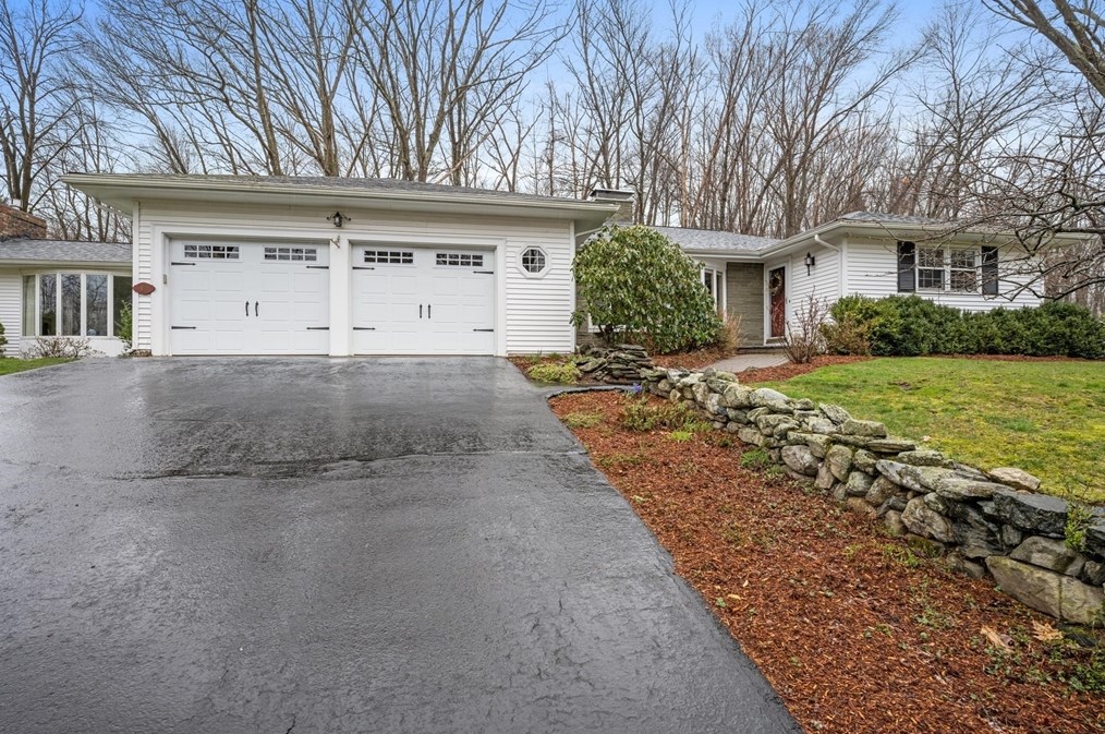 49 Flagg Rd, Southborough MA 01772-1419 exterior