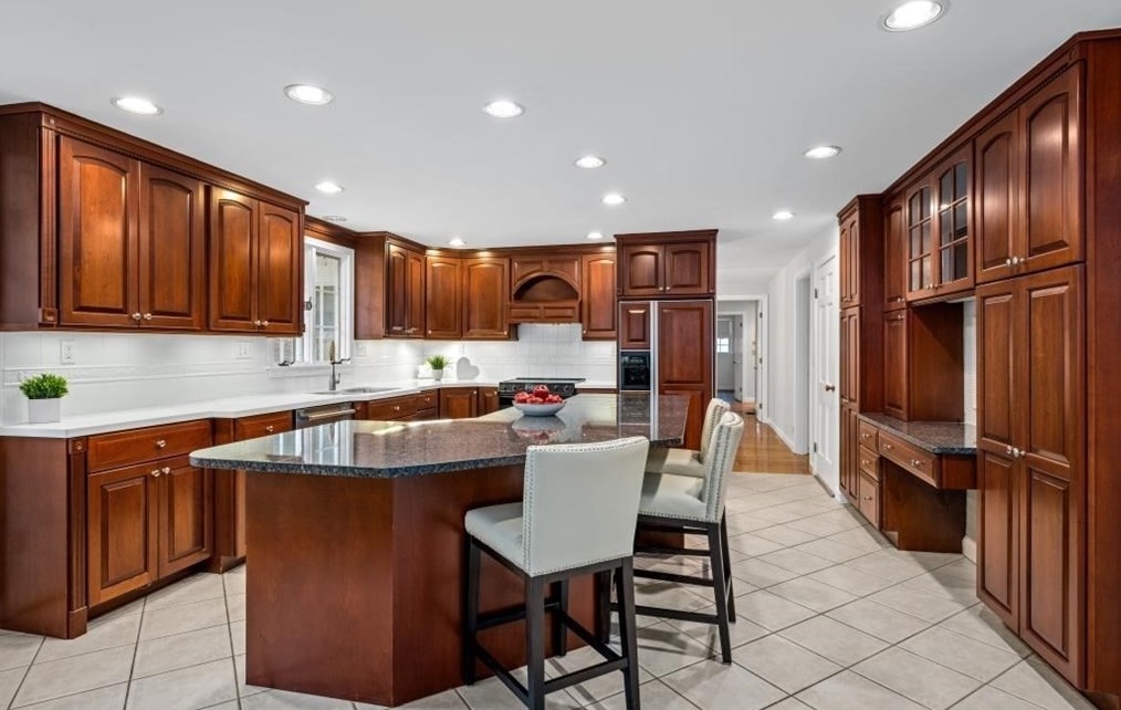 49 Flagg Rd, Southborough MA 01772-1419 exterior