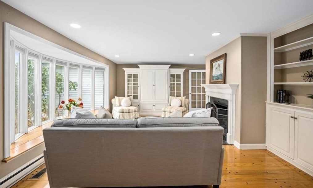 49 Flagg Rd, Southborough MA 01772-1419 exterior