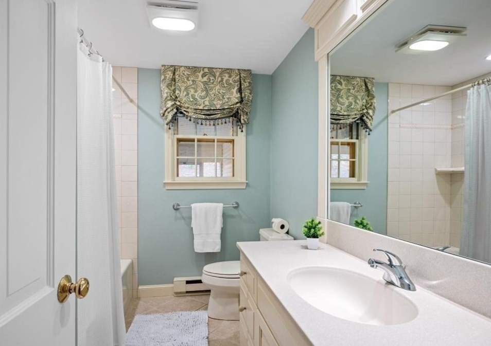 49 Flagg Rd, Southborough MA 01772-1419 exterior