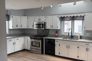 22 Mckinley Ave, Fall River, MA 02726-5117