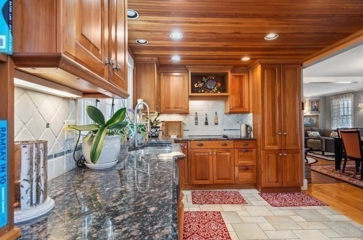 63 Highland St, Holden MA 01520-2526 exterior