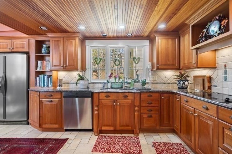 63 Highland St, Holden MA 01520-2526 exterior