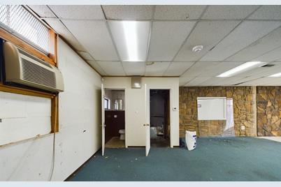 2011 Riverdale, West Springfield, MA 01089 - Photo 5