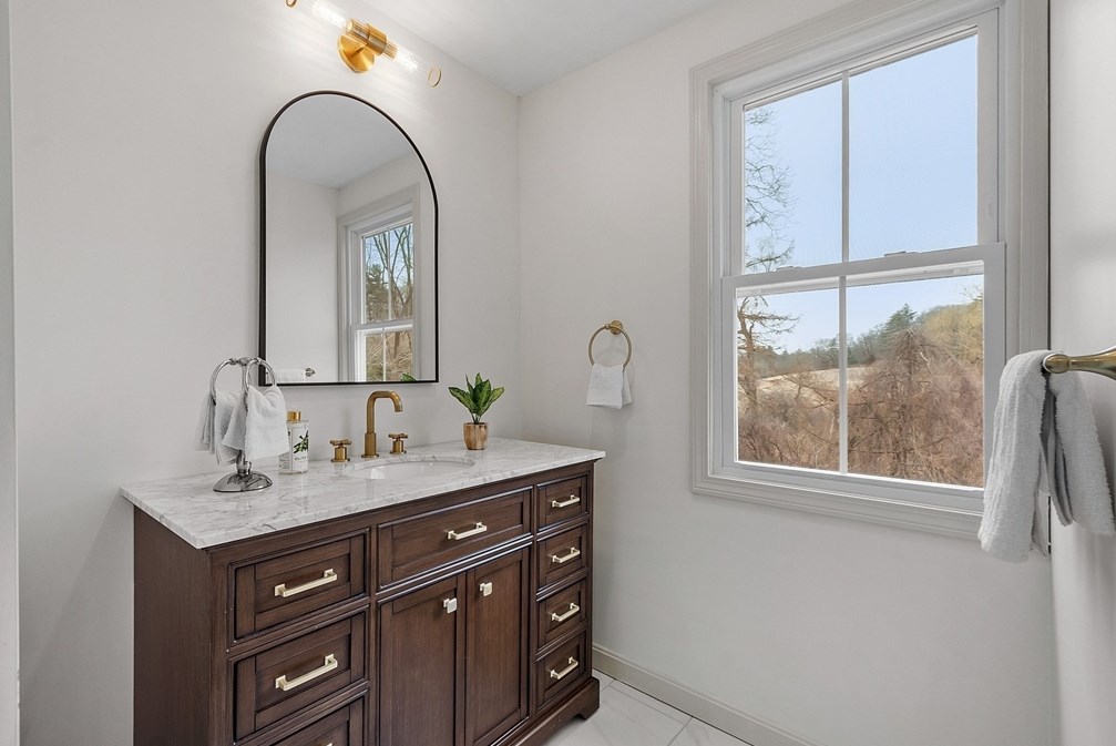 453 Main St, Northborough MA 01532-1671 exterior