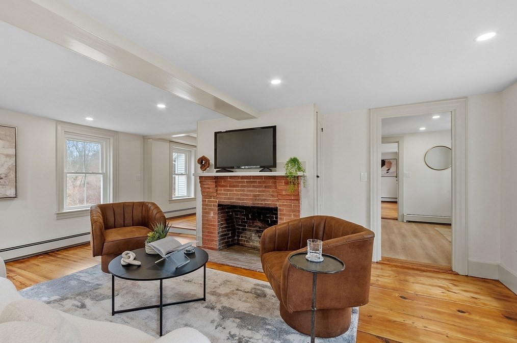 453 Main St, Northborough MA 01532-1671 exterior