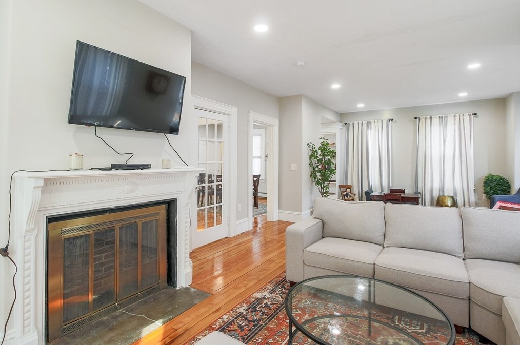 8 Latisquama Rd, Southborough MA 01772-1606 exterior