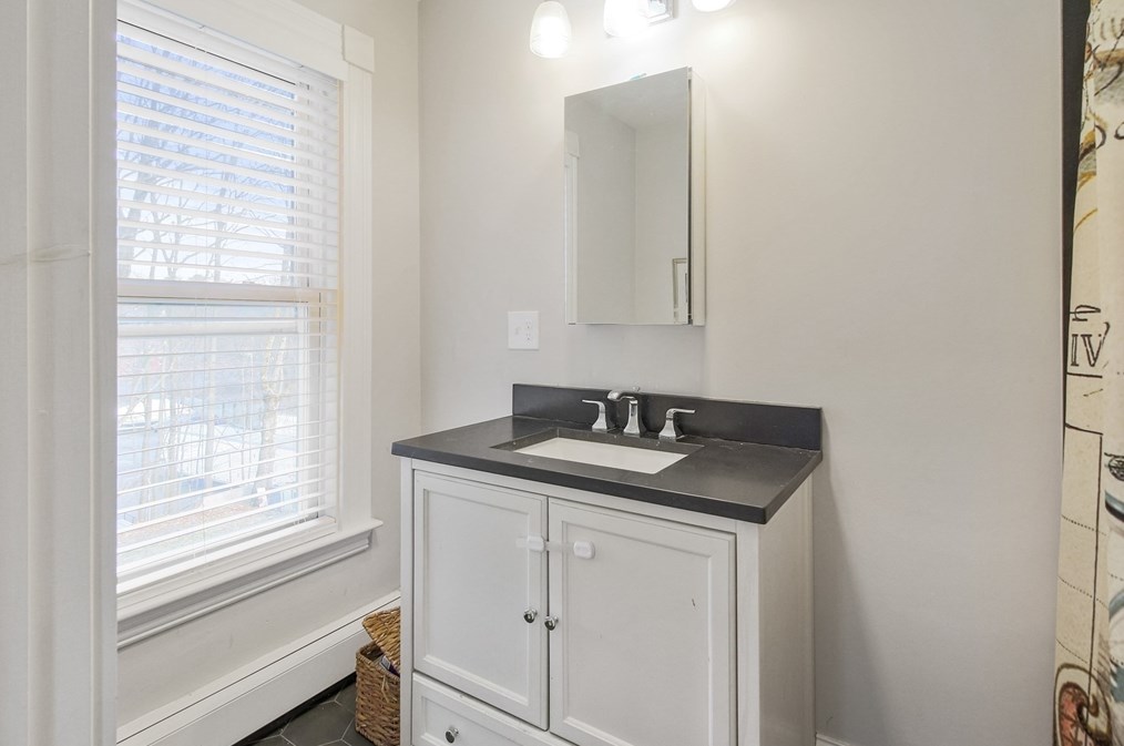 8 Latisquama Rd, Southborough MA 01772-1606 exterior