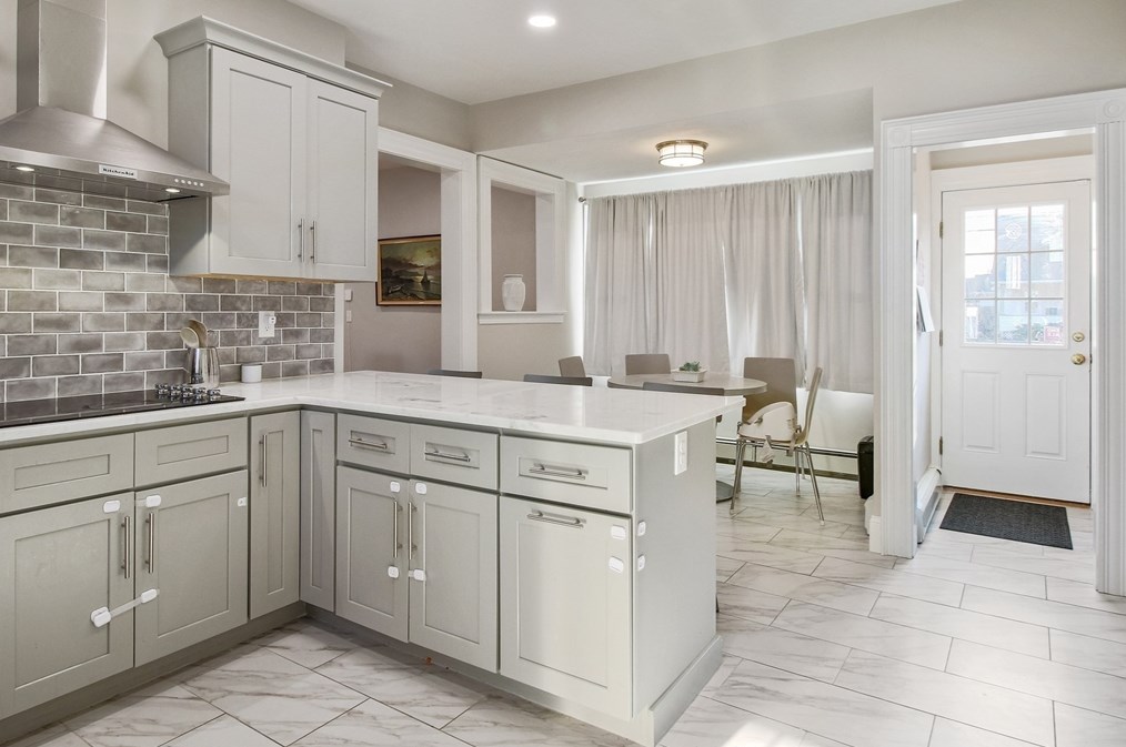 8 Latisquama Rd, Southborough MA 01772-1606 exterior