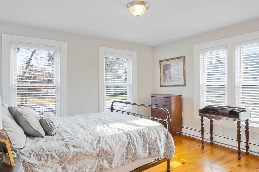 8 Latisquama Rd, Southborough MA 01772-1606 exterior