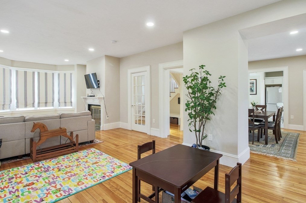 8 Latisquama Rd, Southborough MA 01772-1606 exterior