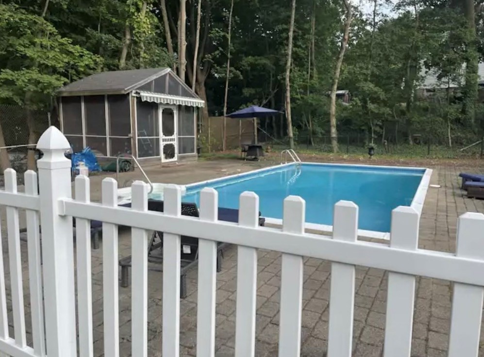 8 Latisquama Rd, Southborough MA 01772-1606 exterior