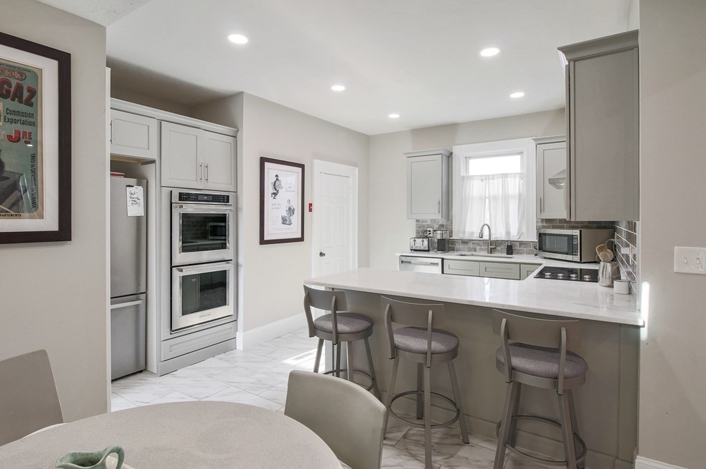 8 Latisquama Rd, Southborough MA 01772-1606 exterior