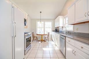 154 Danforth St - Photo 9