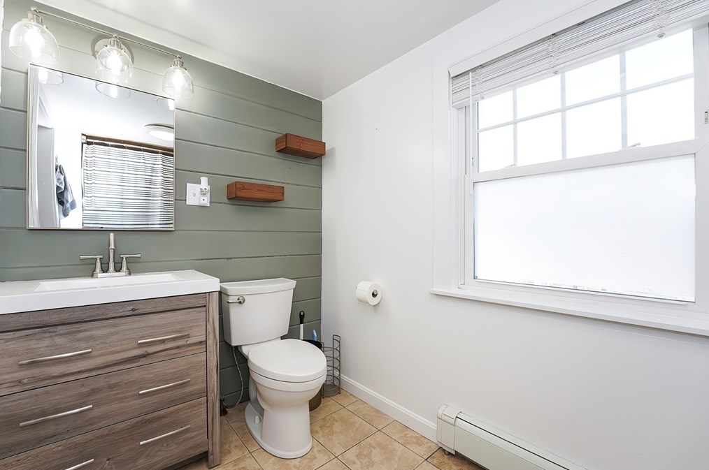 30 Pleasant St, Foxborough MA  02035-2925 exterior