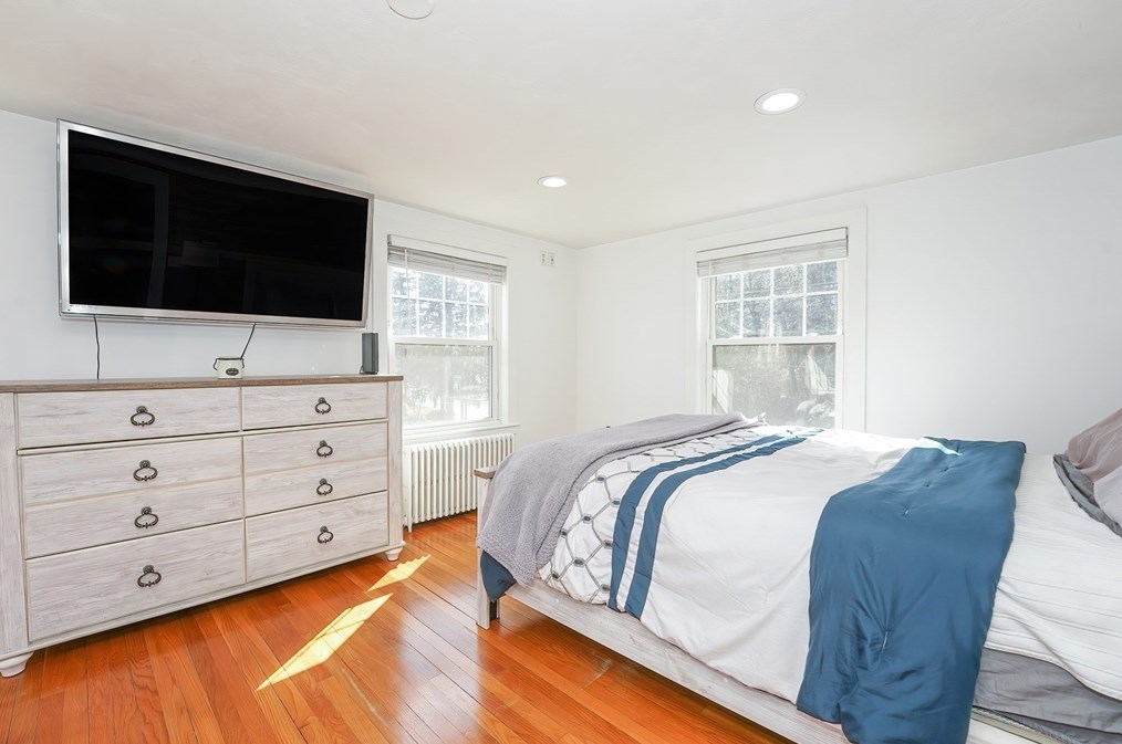 30 Pleasant St, Foxborough MA  02035-2925 exterior