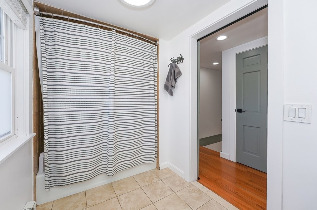 30 Pleasant St, Foxborough MA  02035-2925 exterior