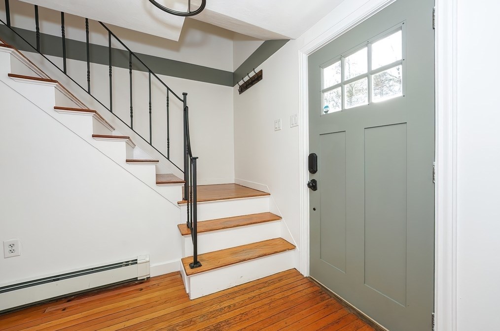 30 Pleasant St, Foxborough MA  02035-2925 exterior