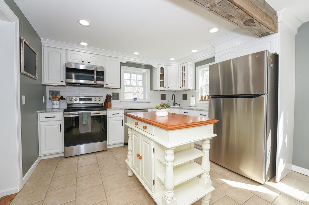 30 Pleasant St, Foxborough MA  02035-2925 exterior