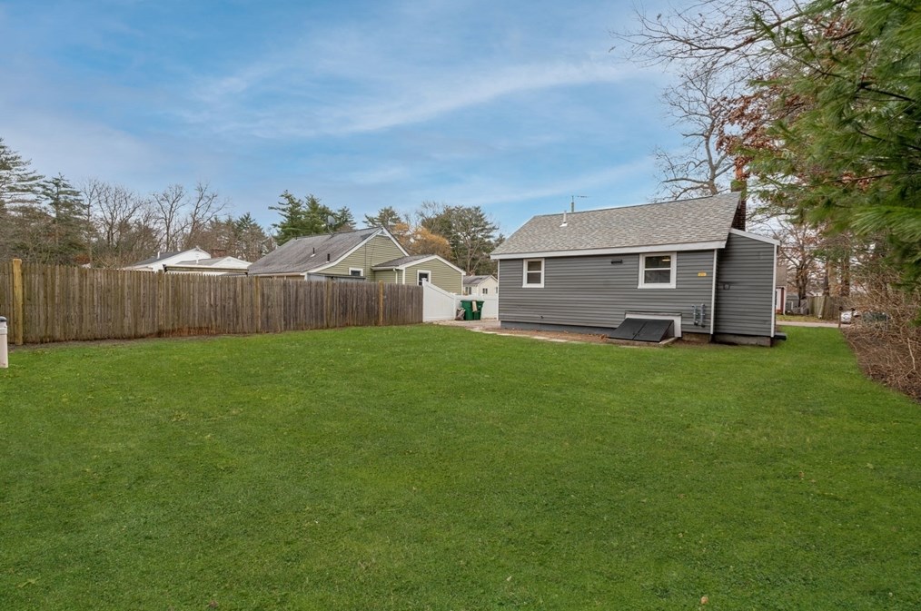 6 Belle Rd, Pembroke MA  02359-2440 exterior