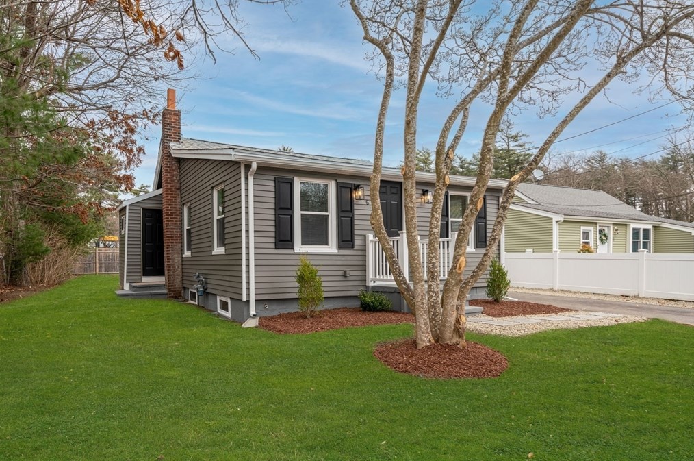 6 Belle Rd, Pembroke MA  02359-2440 exterior