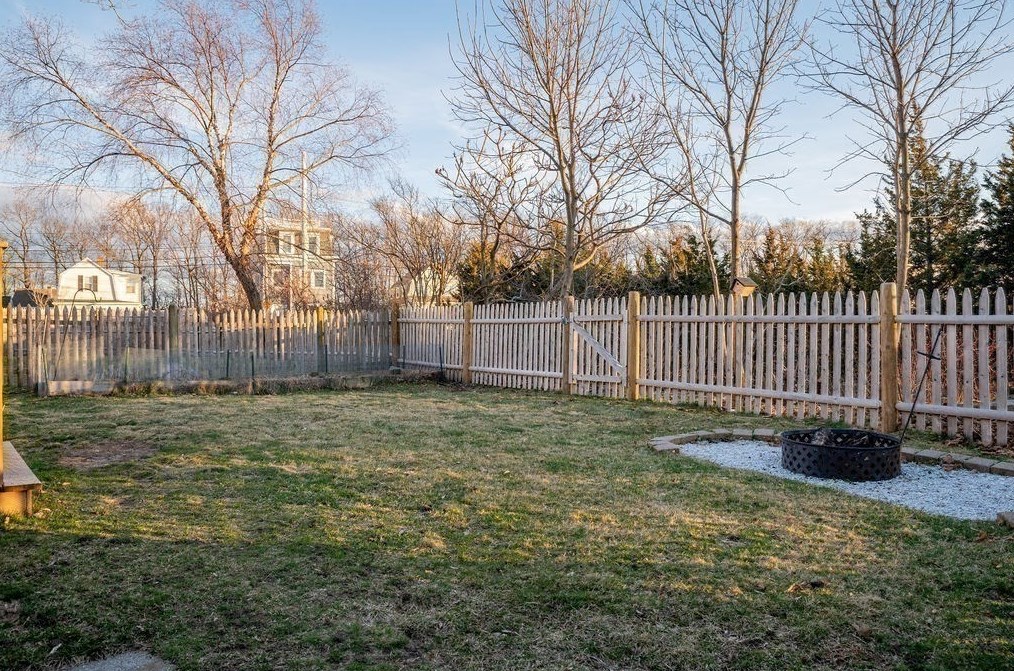 89 Post Island Rd, Quincy MA  02169-2643 exterior