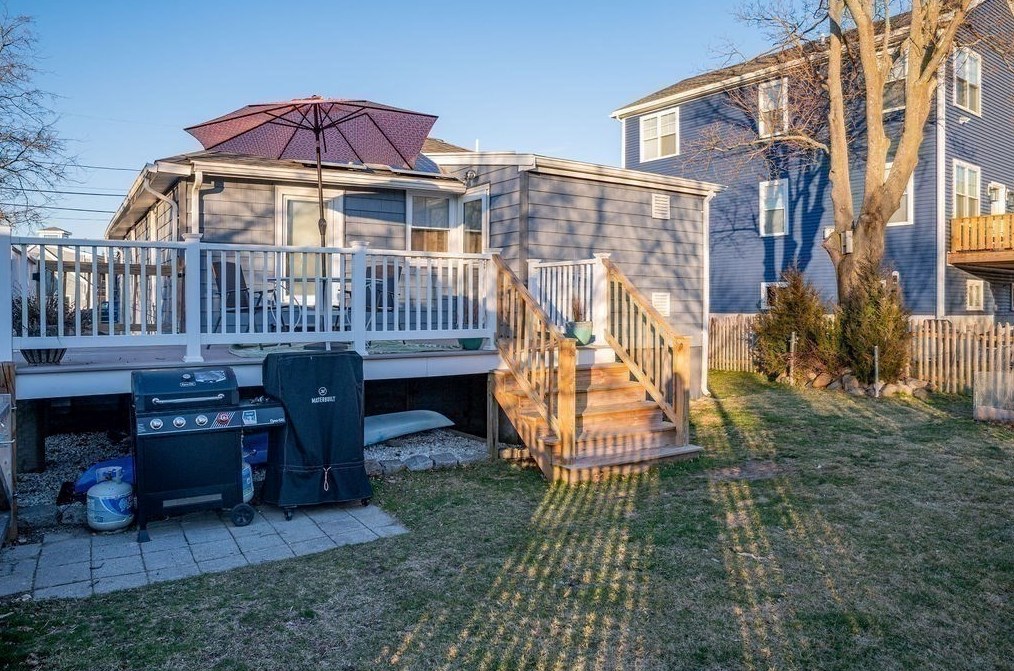 89 Post Island Rd, Quincy MA  02169-2643 exterior