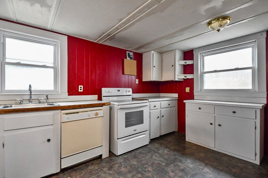 502 Bourne Rd, Plymouth MA  02360-2812 exterior