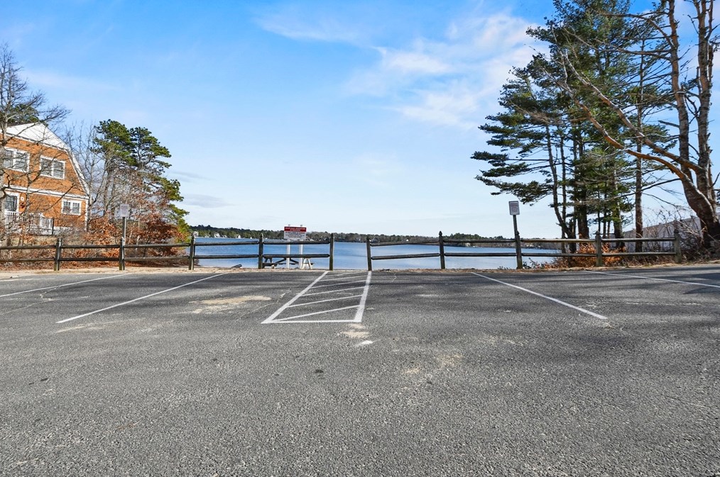 502 Bourne Rd, Plymouth MA  02360-2812 exterior