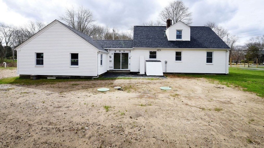 644 Taunton Ave, Seekonk MA  02771-3117 exterior