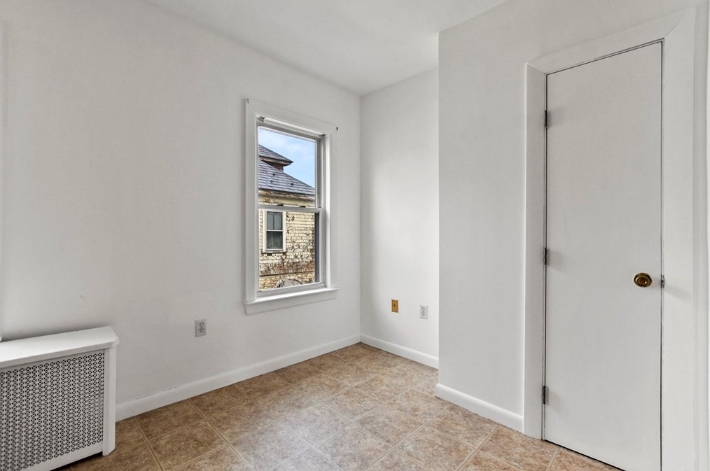 67 Hawthorn St, Lowell MA 01851-3615 exterior