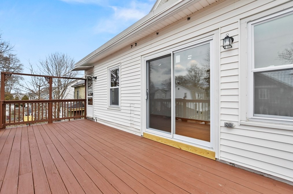 67 Hawthorn St, Lowell MA 01851-3615 exterior