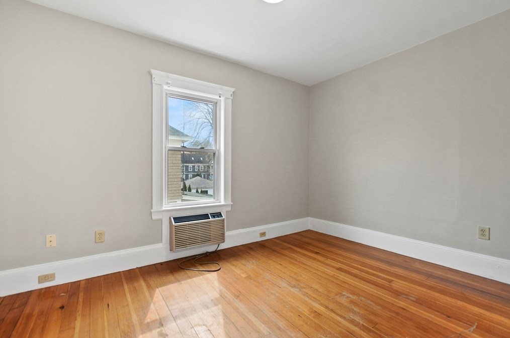 67 Hawthorn St, Lowell MA 01851-3615 exterior