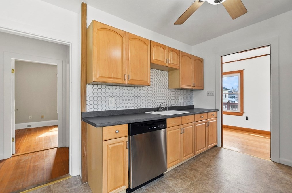 67 Hawthorn St, Lowell MA 01851-3615 exterior