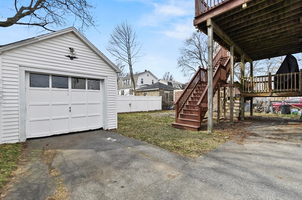 67 Hawthorn St, Lowell MA 01851-3615 exterior