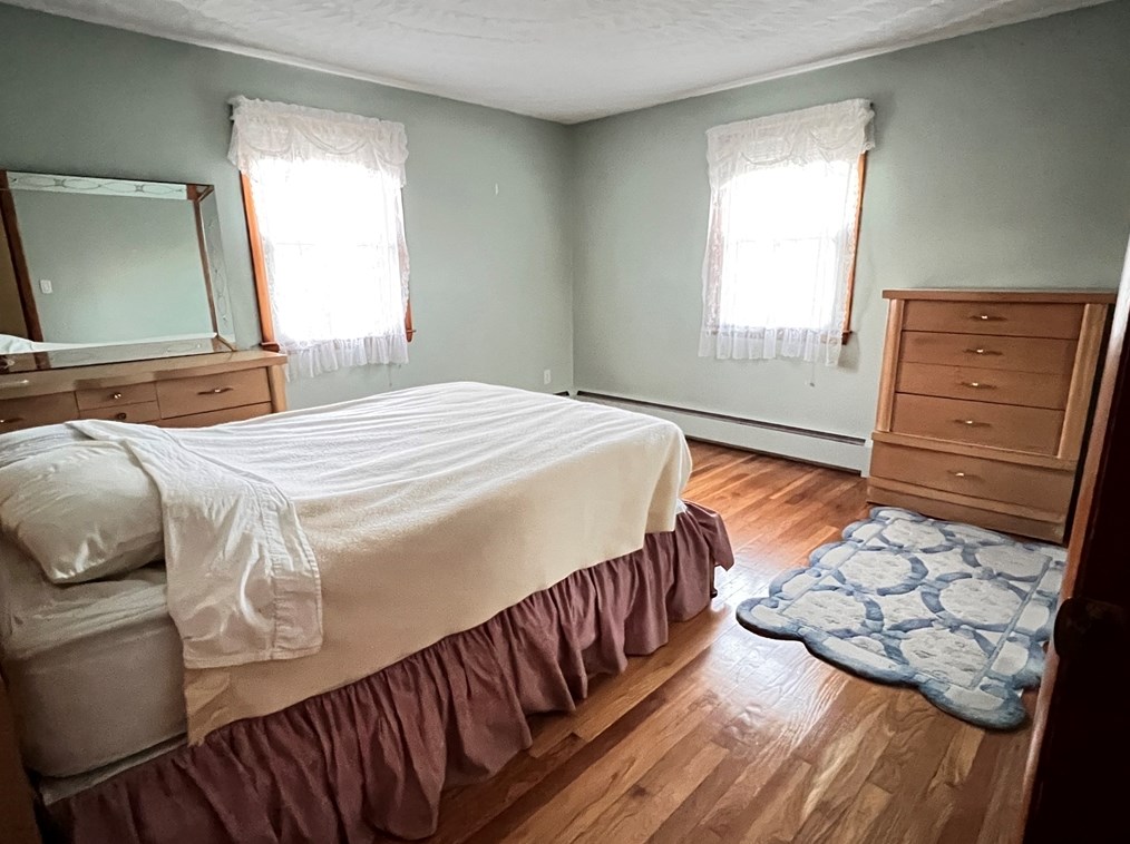 31 Upper Gore Rd, Webster MA 01570-3220 exterior