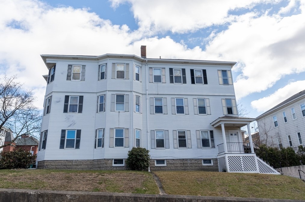 2 Dartmouth St, Worcester MA  01604-3008 exterior