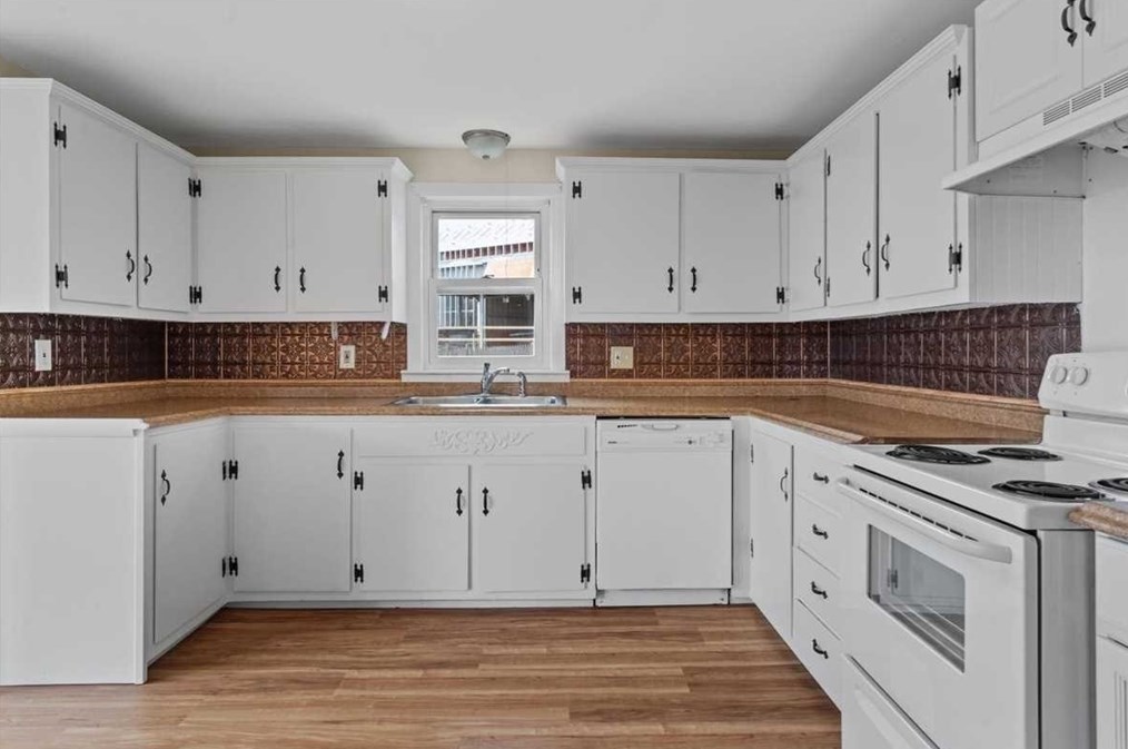 18 Mohican Rd, Worcester MA  01605-2312 exterior