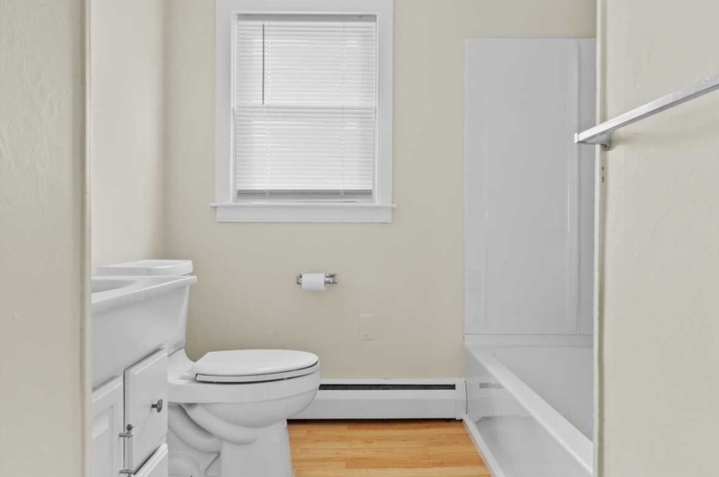 18 Mohican Rd, Worcester MA  01605-2312 exterior