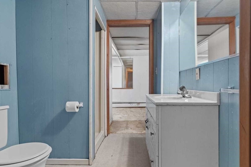 18 Mohican Rd, Worcester MA  01605-2312 exterior