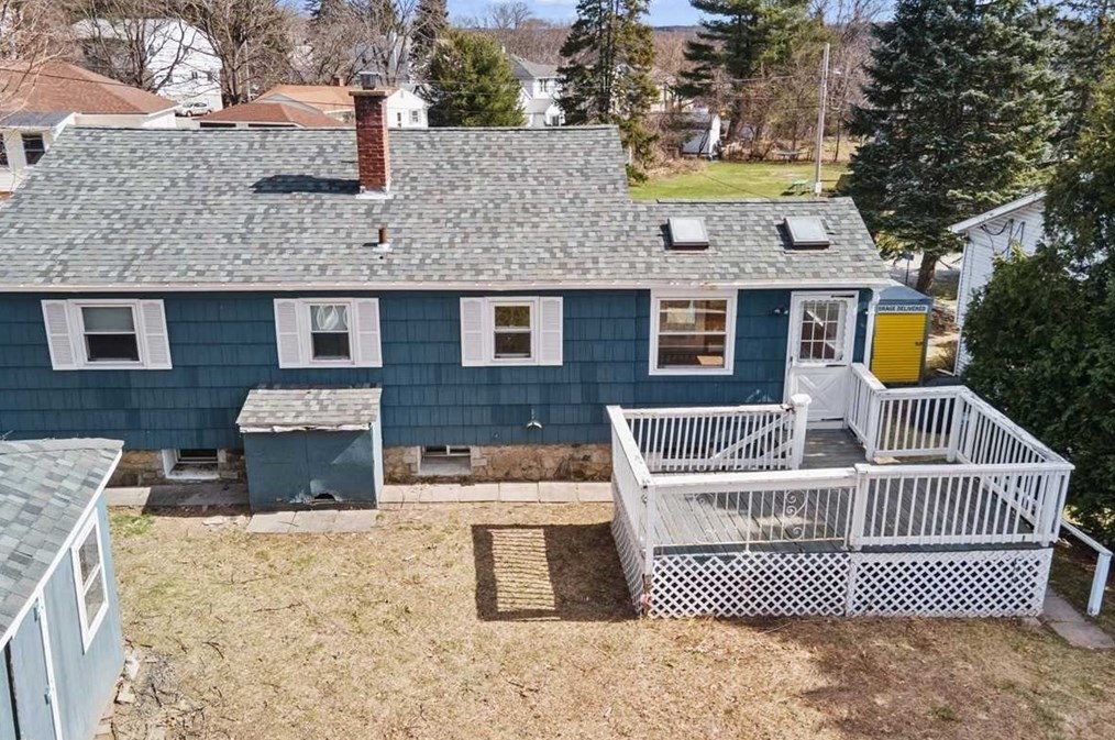 18 Mohican Rd, Worcester MA  01605-2312 exterior