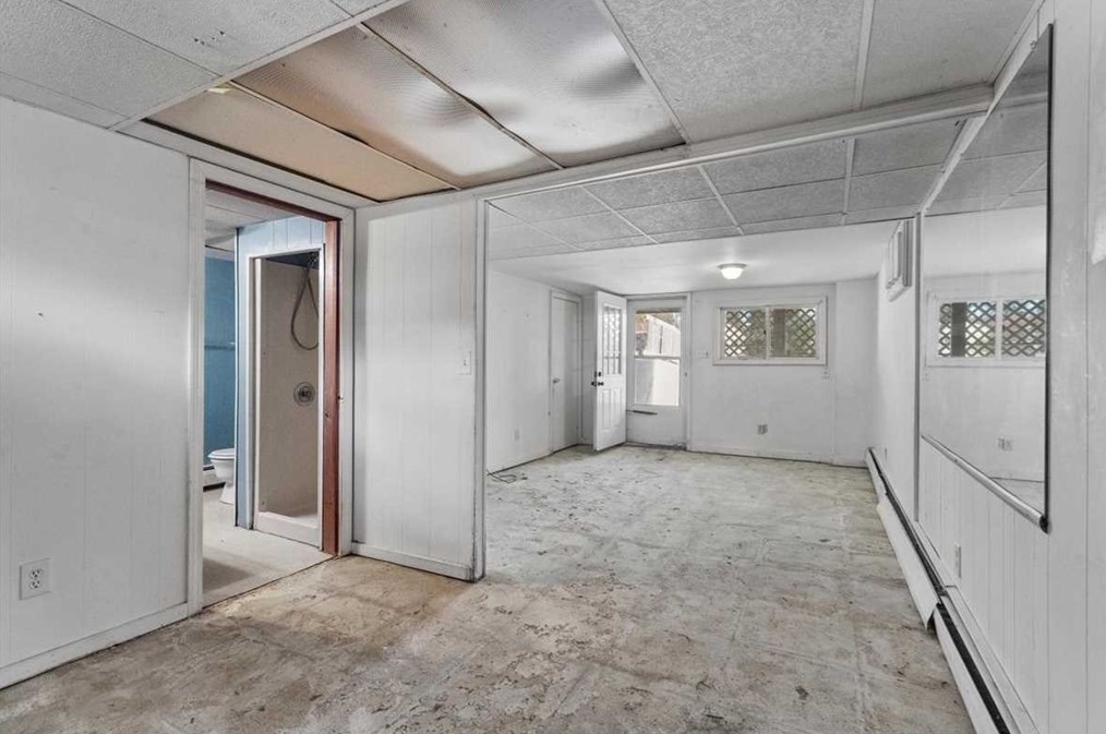 18 Mohican Rd, Worcester MA  01605-2312 exterior