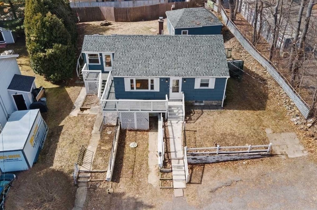 18 Mohican Rd, Worcester MA  01605-2312 exterior