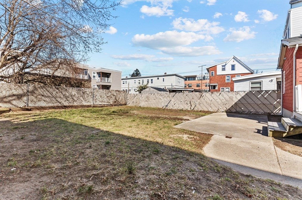 140 Irving St, Everett MA 02149-4825 exterior