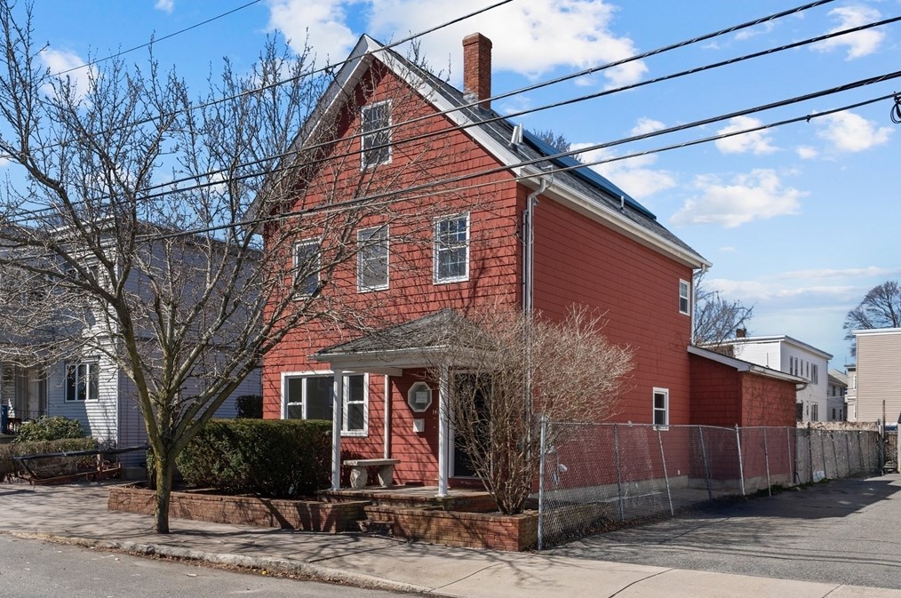 140 Irving St, Everett MA 02149-4825 exterior