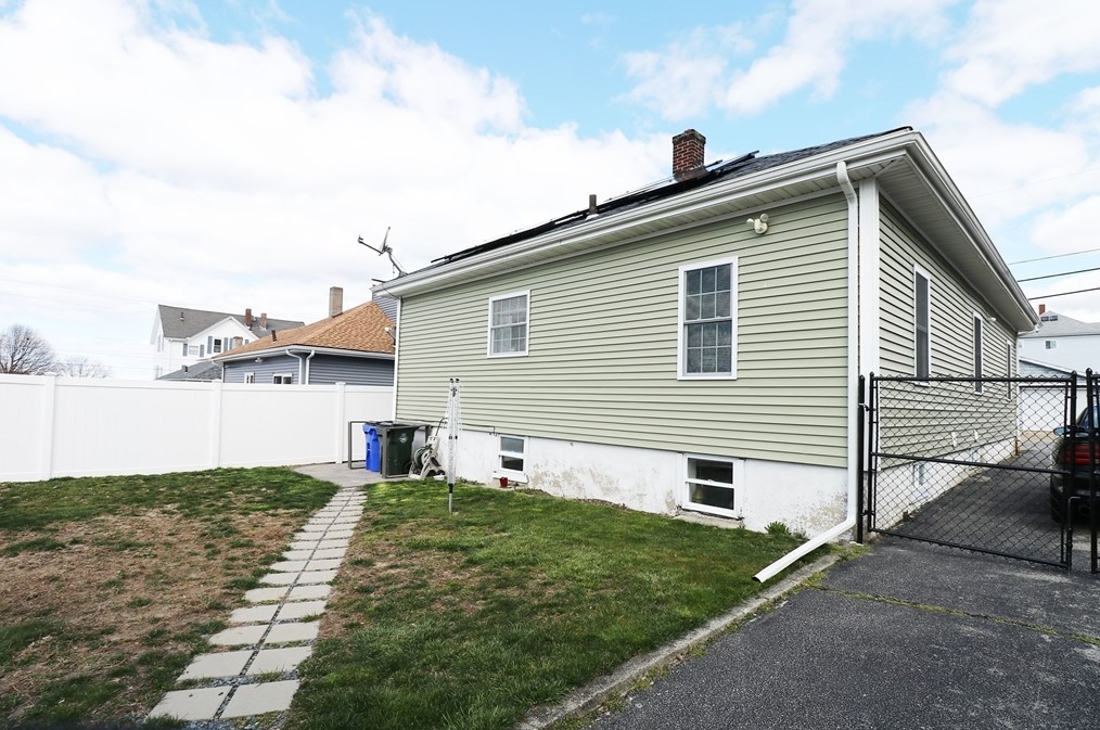 175 Sprague St, Fall River MA  02724-1429 exterior