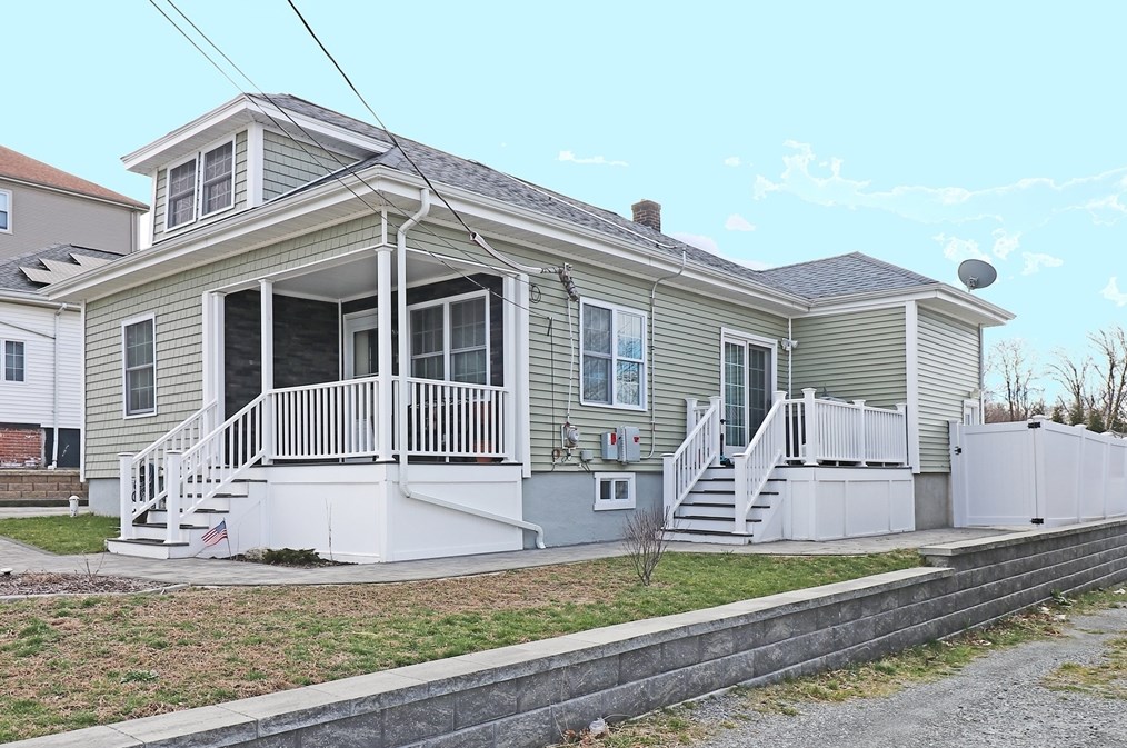 175 Sprague St, Fall River MA  02724-1429 exterior