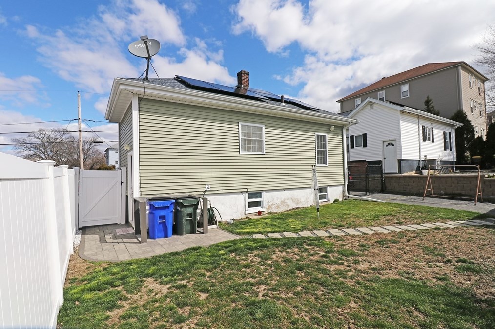 175 Sprague St, Fall River MA  02724-1429 exterior