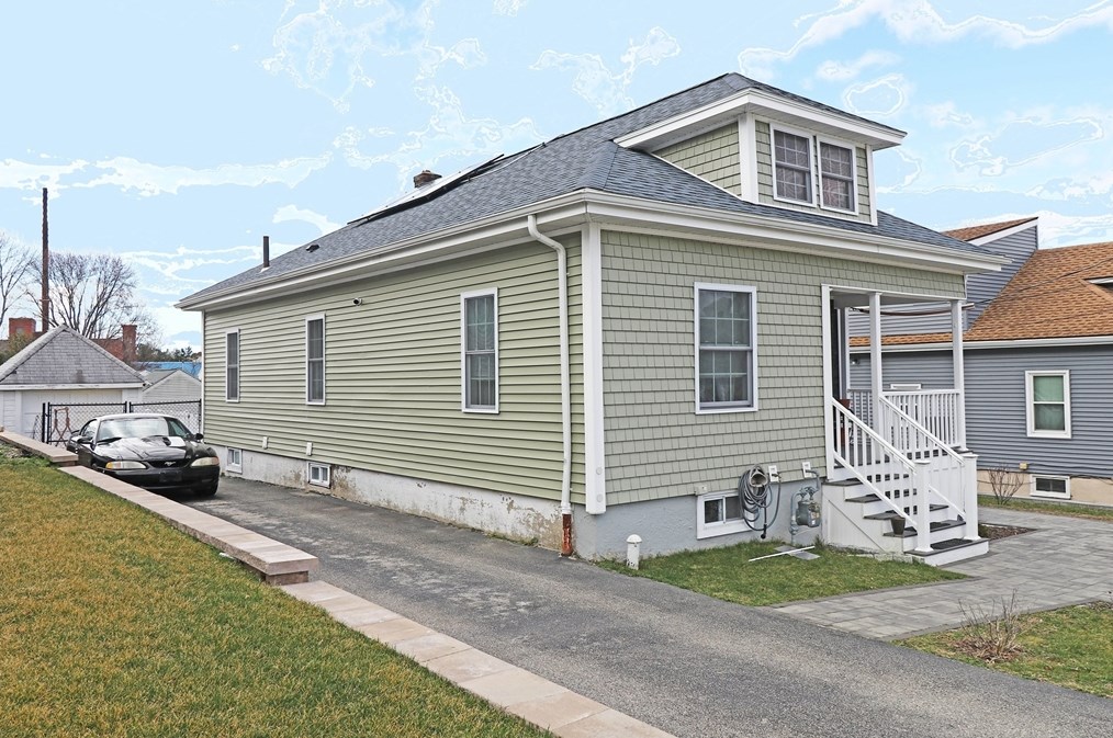 175 Sprague St, Fall River MA  02724-1429 exterior